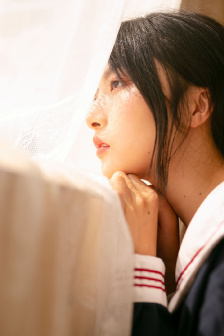 校花光屁股穿裙子被老师打屁股